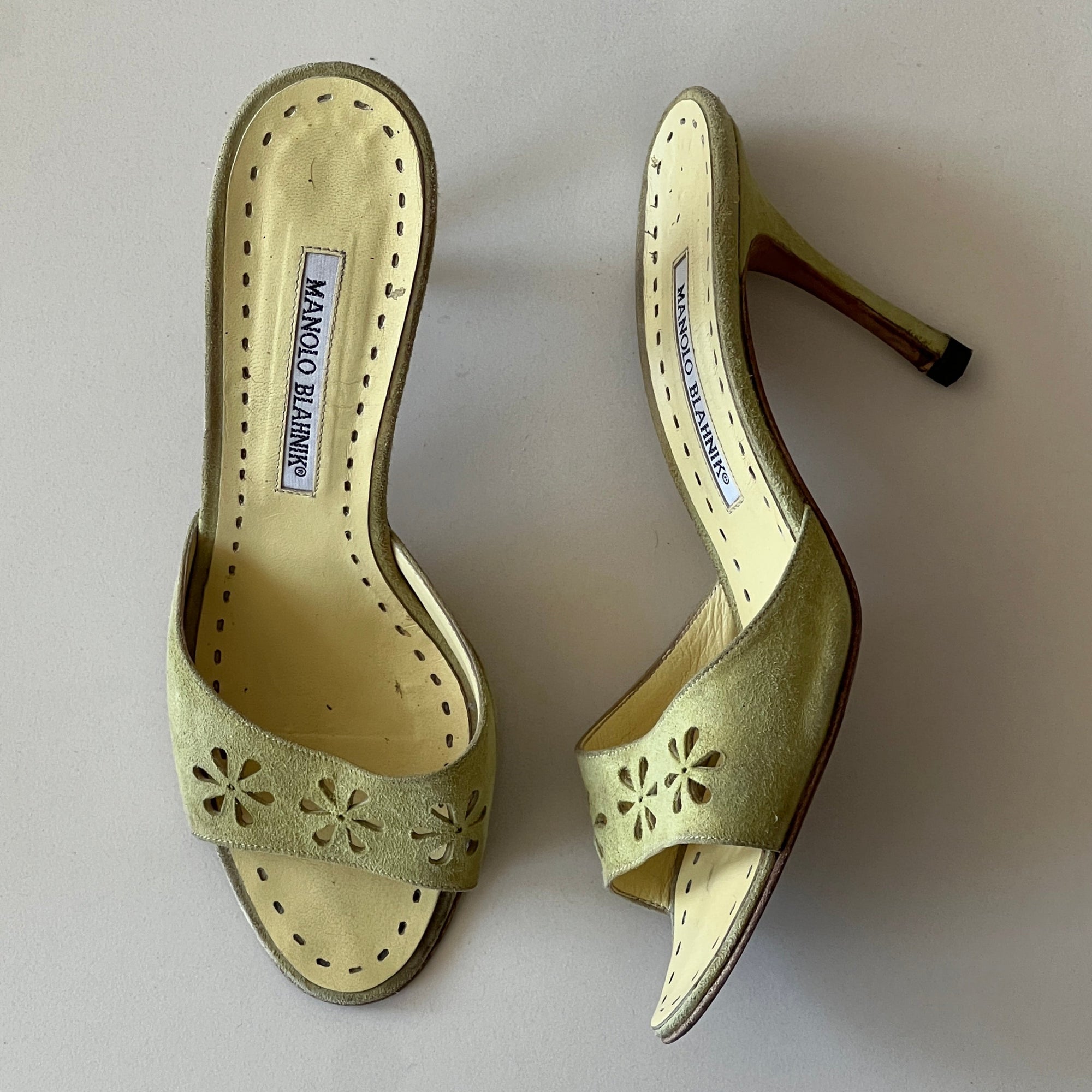 Ultra Rare Manolo Blahnik Suede Mules (37.5)
