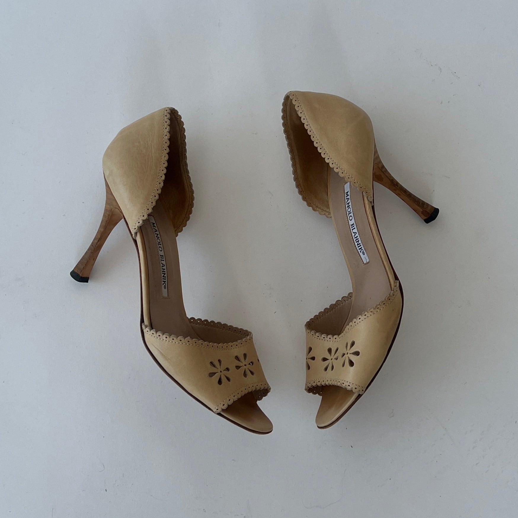 Rare Manolo Blahnik Laser-cut D'orsay Heels (38)