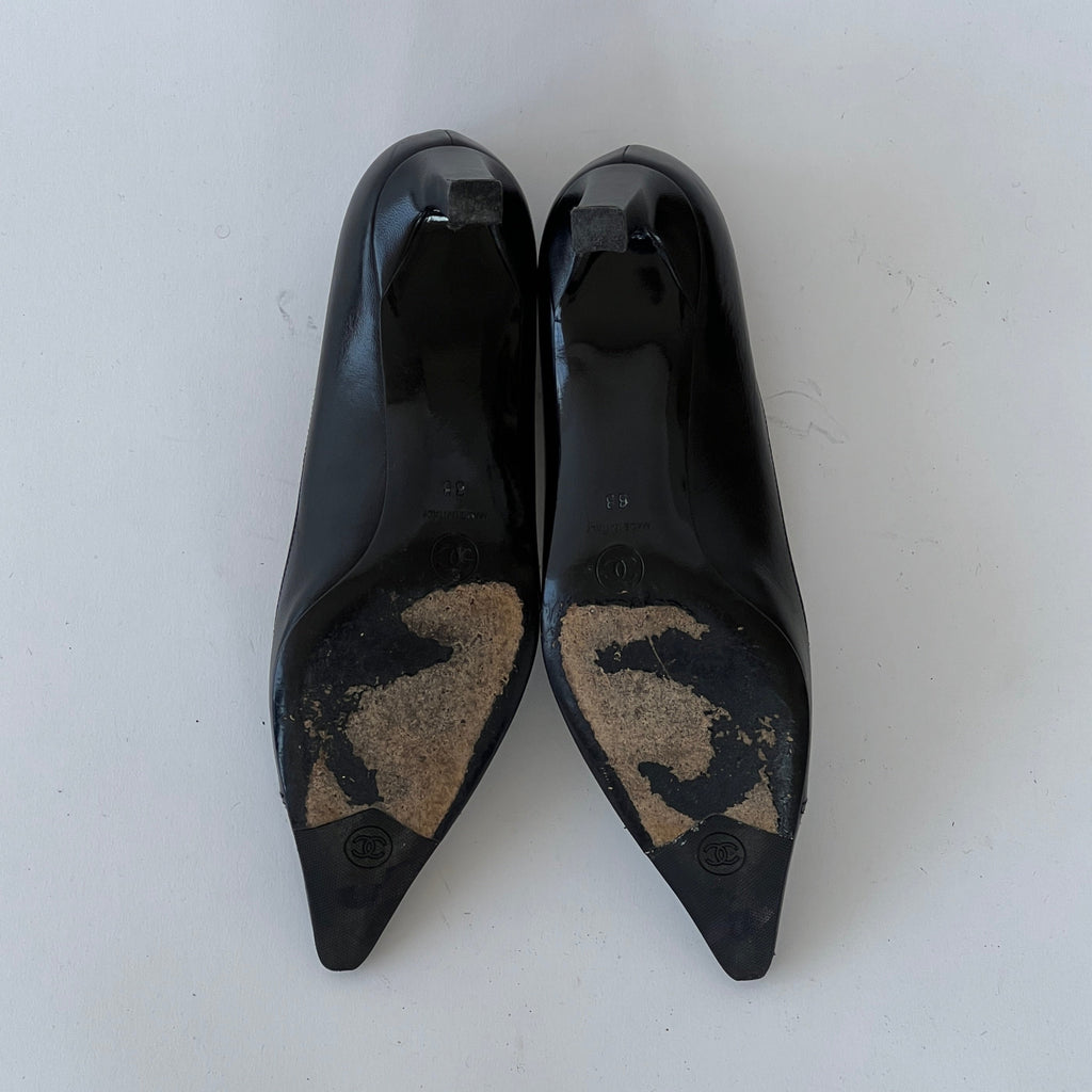 Classic Chanel Logo Pumps (38)